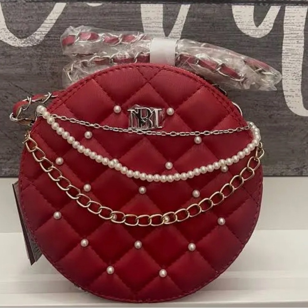 NWT - BADGLEY MISCHKA Round Diamond Quilted Red crossbody with pearls